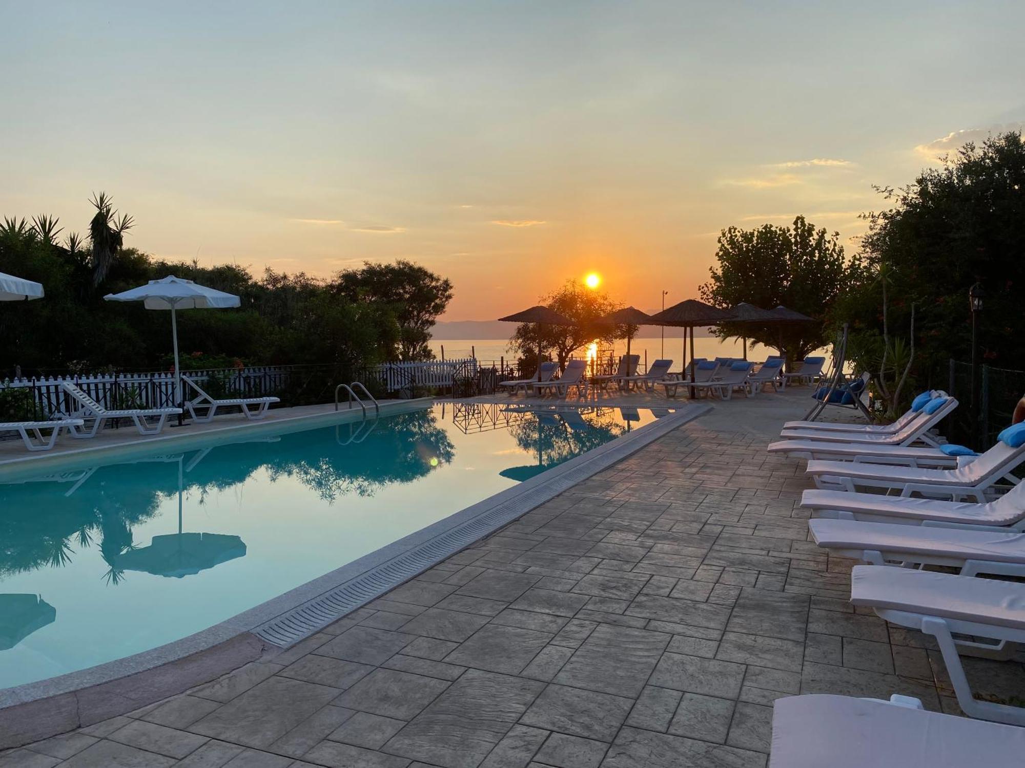 Aparthotel Blue Waves Corfu Kávos Exterior foto